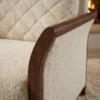 Poltrona Decorativa Ambar Braços Pes Em Madeira Boucle TCE 1010 MOLL