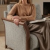 Poltrona Decorativa Ambar Braços Pes Em Madeira Boucle TCE 1018 MOLL