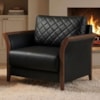 Poltrona Decorativa Ambar Braços Pes Em Madeira Courino TCS 724 MOLL