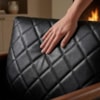 Poltrona Decorativa Ambar Braços Pes Em Madeira Courino TCS 724 MOLL