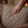 Poltrona Decorativa Ambar Braços Pes Em Madeira Courino TCS 729 MOLL