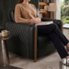 Poltrona Decorativa Aurora Pes Madeira Courino TCS 724 MOLL
