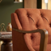 Poltrona Decorativa Capitone Siena Pes Madeira Linho Color Trend TCA 303 MOLL