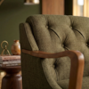 Poltrona Decorativa Capitone Siena Pes Madeira Linho Color Trend TCA 307 MOLL