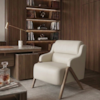 Poltrona Decorativa Madri Pes Madeira Courino TCS 725 MOLL