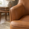 Poltrona Decorativa Naomi Pes Madeira Courino TCS 727 MOLL