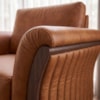 Poltrona Decorativa Royal Base Madeira Courino TCS 727 MOLL