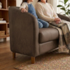 Poltrona Namoradeira 2 Lugares Aura 120 cm Pes Madeira Courino TCS 729 MOLL
