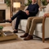 Sofa 2 Lugares Ambar 165 cm Braços Pes Em Madeira Courino TCS 725 MOLL